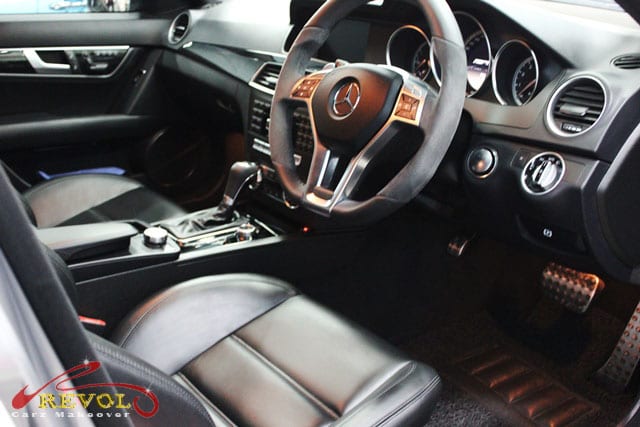 Mercedes C63 AMG - combination of alcantara and leather steering wheel