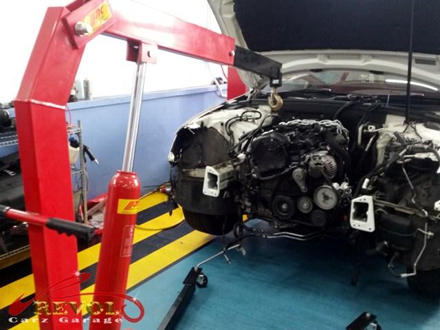 Mr. Li Audi A4 Engine - Engine removed by engine bay