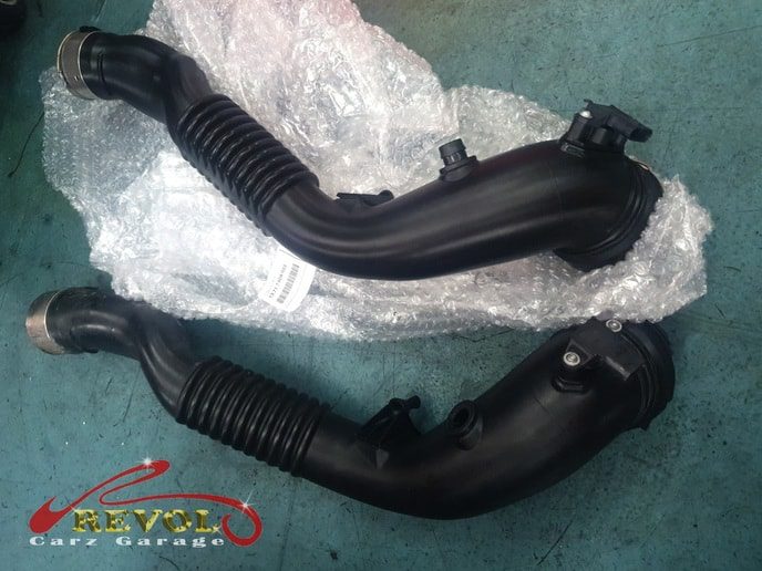 BMW CS 3 - BMW 135i's turbo air hose