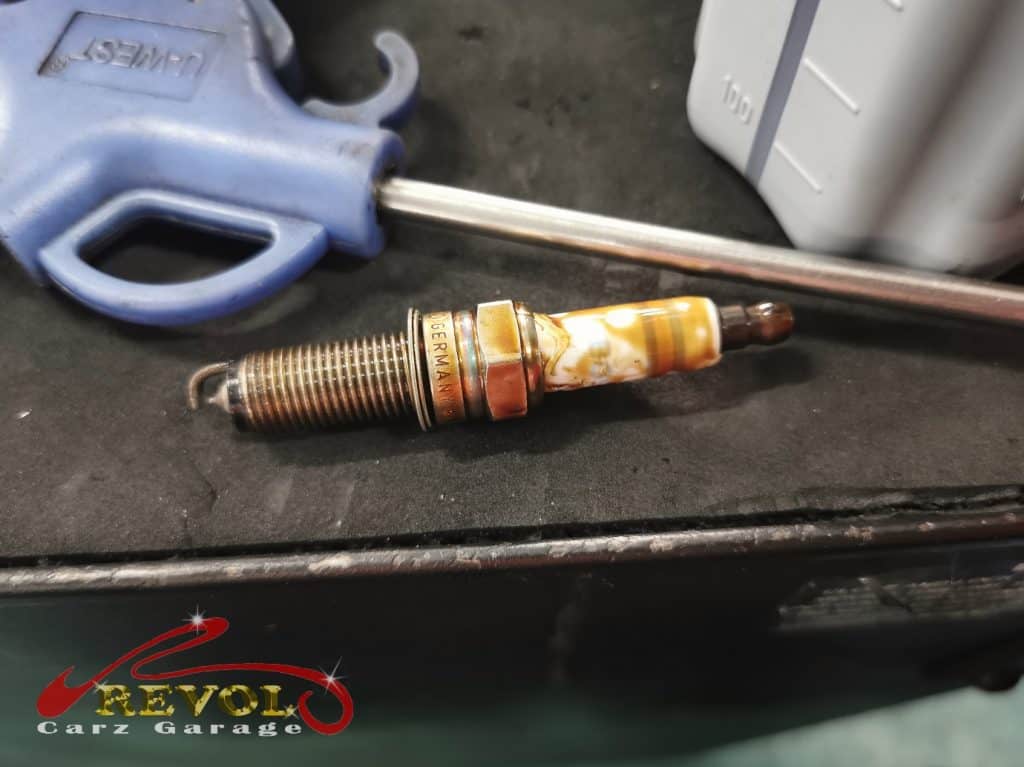 Mercedes-Benz CS 14: E200 Misfiring, Engine combustion fixed contaminated spark plugs