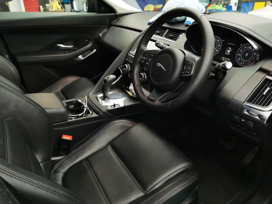 Jaguar E-pace - interior